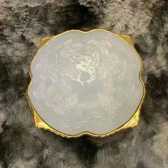 Vintage Anchor Hocking Milk Glass Grape Pattern Gold  Trim
Footed Bowl - Picture 2 of 11